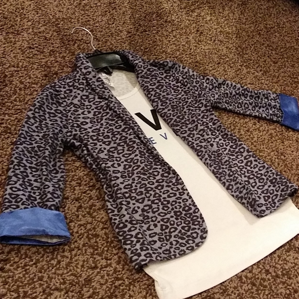 Blazer - Picture 2 of 4